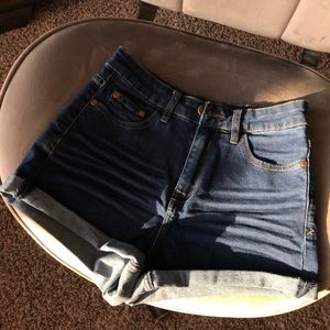 🍑Fashion Nova high waisted shorts🍑